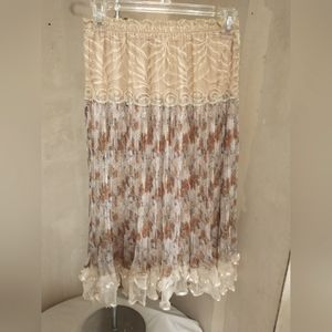 Fun Boho Skirt! New With Tags!  Floral and Lace.